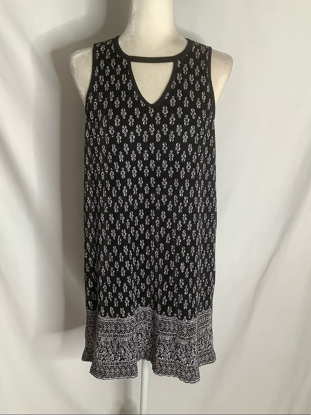 nine britton Black Micro Pleated Floral Cut Out V-Neck Sleeveless Dress Size XSP
